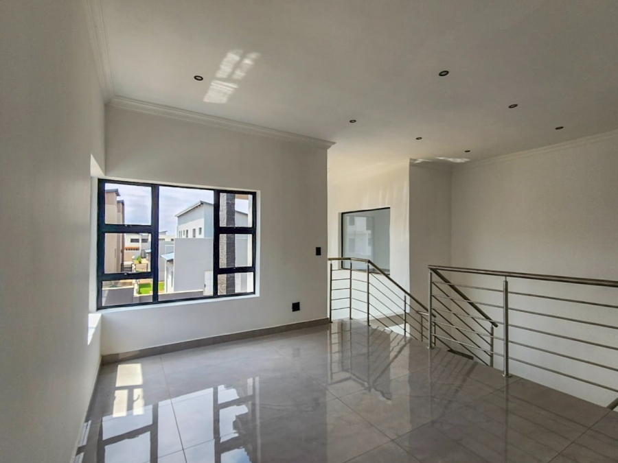 To Let 5 Bedroom Property for Rent in Melodie North West